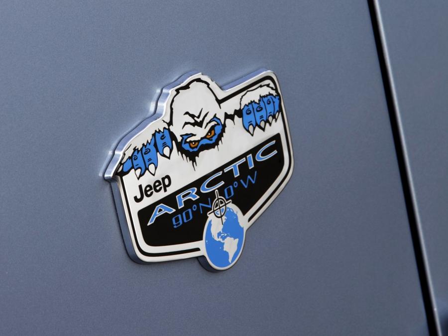  Jeep Wrangler Unlimited Arctic 2012 года  (фото 9 из 35)